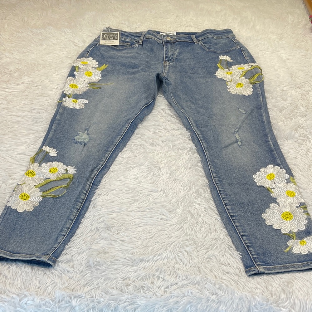 MEKOOL FASHION Floral Embroidered DISTRESSED Women's Jeans SIZE 3X